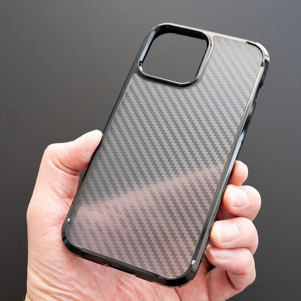 Estuche SPIGEN estilo fibra de carbon negro - IPHONE 13