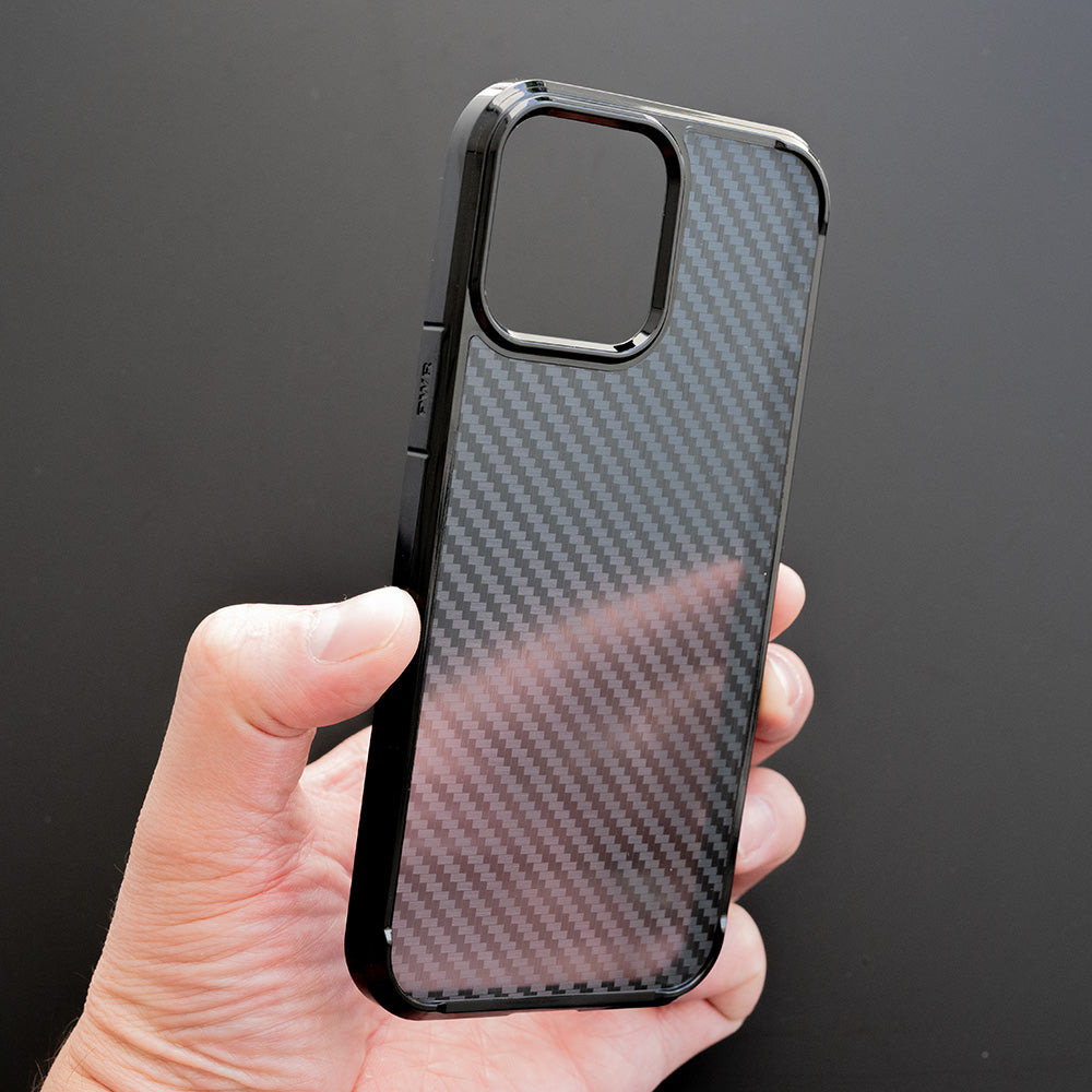 Estuche SPIGEN estilo fibra de carbon negro - IPHONE 13